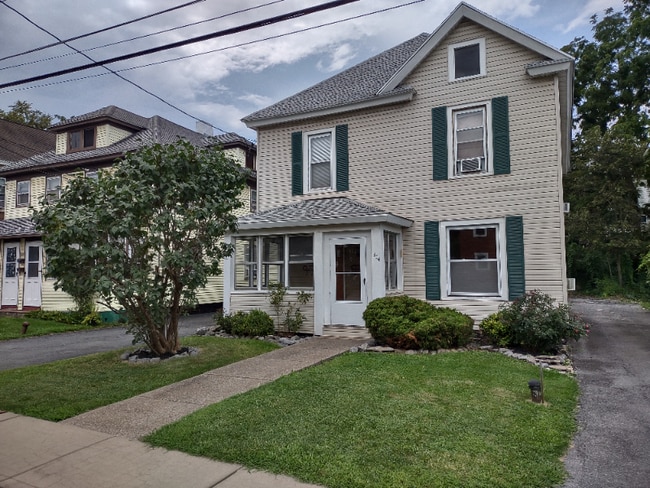 Building Photo - 304 Hall Ave