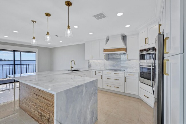 Photo - 4403 7th St E