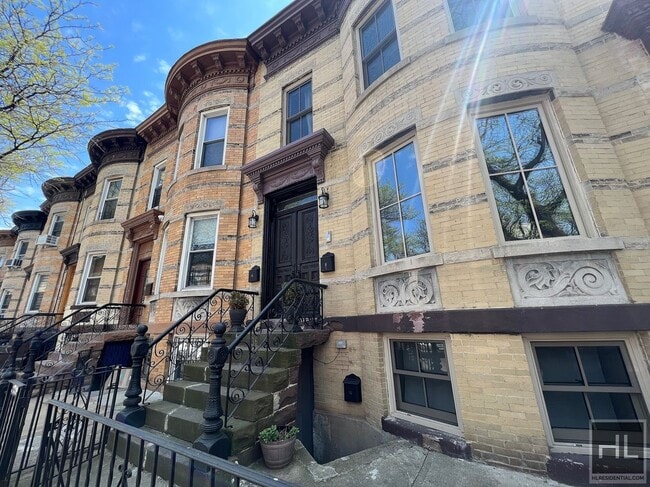 Building Photo - 1BR 1BA Townhouse All Utilities Included On Tree Lined Bushwick/Ridgewood Border