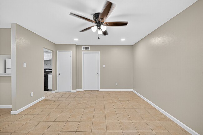 Building Photo - 14333 Memorial Dr Unit 24 Rental