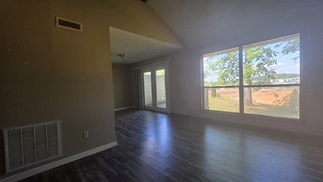 Building Photo - 2 Bed, 2 Bath Condo for Lease Unit 6