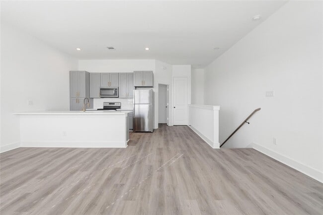 Photo - 3210 Frying Pan Pl