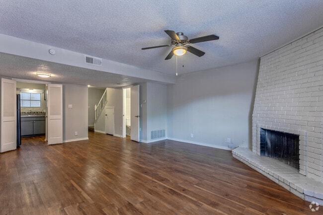 2BR,1.5BA - 1150 SF TH - Living/Dining Area