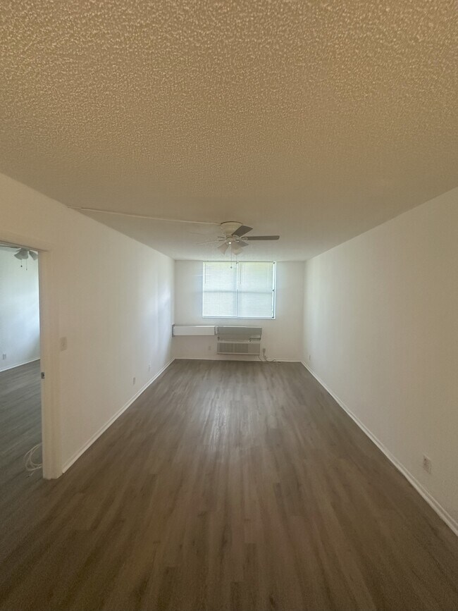 Photo - 2401 Riverside Dr Unidad 514