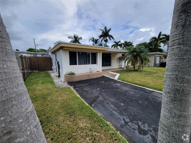 Building Photo - 1533 Cleveland St Rental