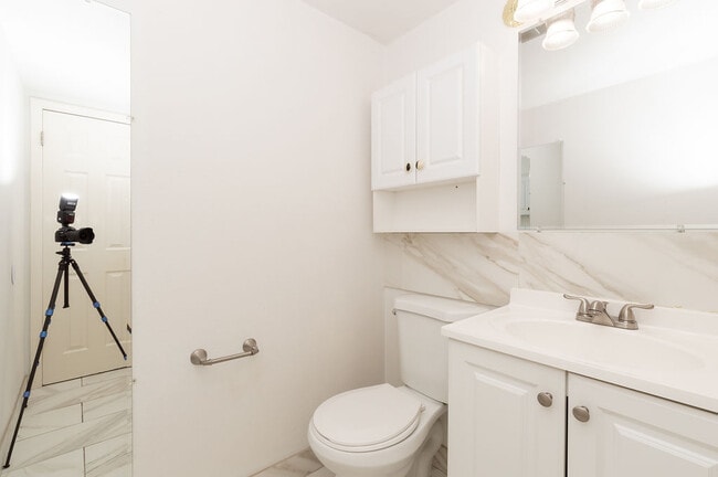 Photo - 8919 Field St