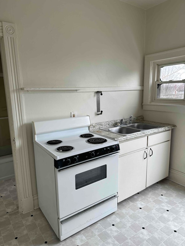 Photo - 311 N Van Buren St