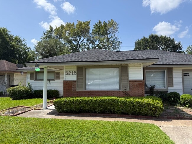 Building Photo - 5218 Cortelyou Ln