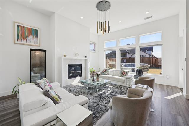 Photo - 3691 Spruce Hills St