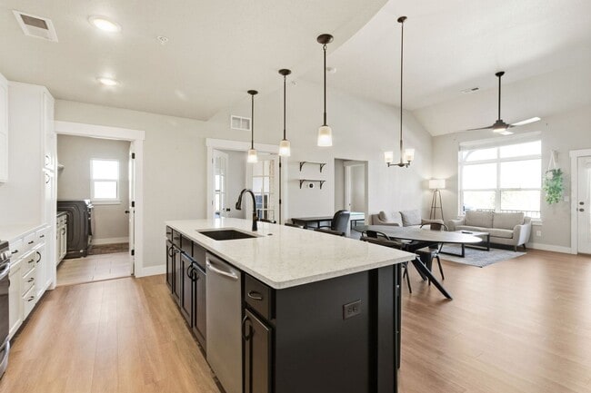 Photo - Bright and Modern Condo in Ideal Location ... Unit 307