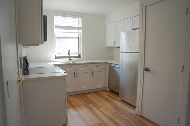 Building Photo - 960 Sherman St Unit 2E
