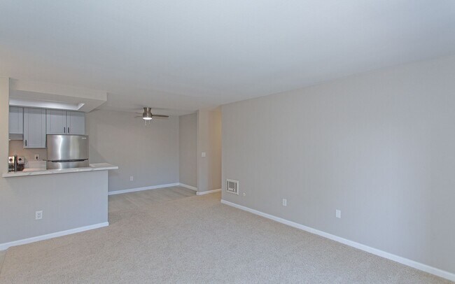 Photo - Lovely upstairs 2 bedroom Condo with Modern upgrades in Oceanside Unit 176