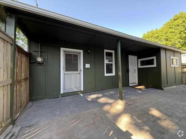 Building Photo - 418 N 61st St Rental
