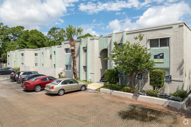 Alternar - The Flats at Ninth Ave