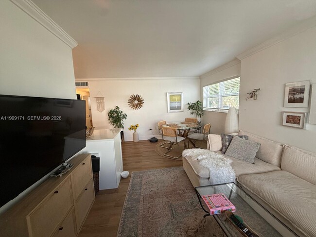 Photo - 801 Meridian Ave Unidad 2D