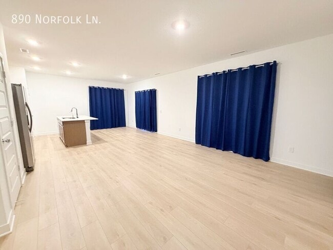 Photo - 890 Norfolk Ln