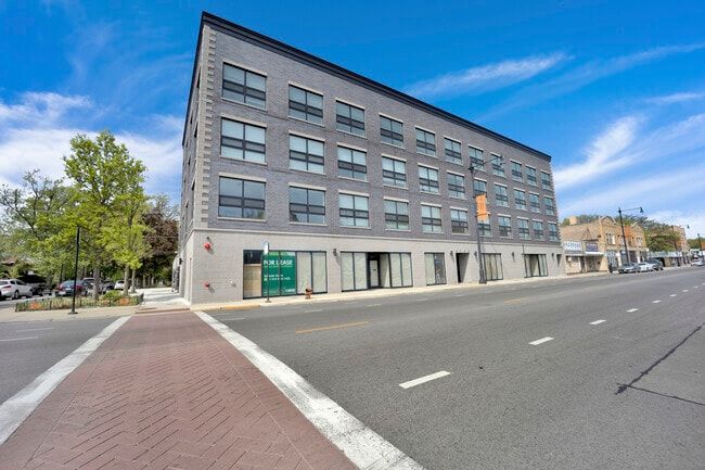 Building Photo - 4350 W Lawrence Ave Unit 408