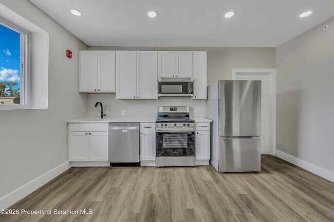 Photo - 215 Hickory St