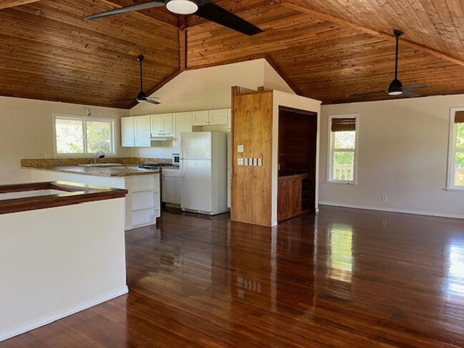Photo - 3 Bedroom / 3 Bath Home with Ocean Views and World Class Surfing on Ali'i Dr