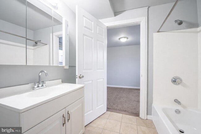 Photo - 211 Front St