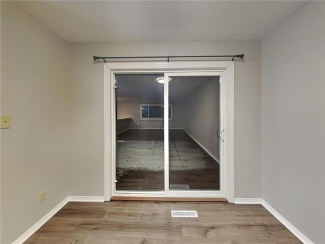 Photo - 6865 Buckingham Rd