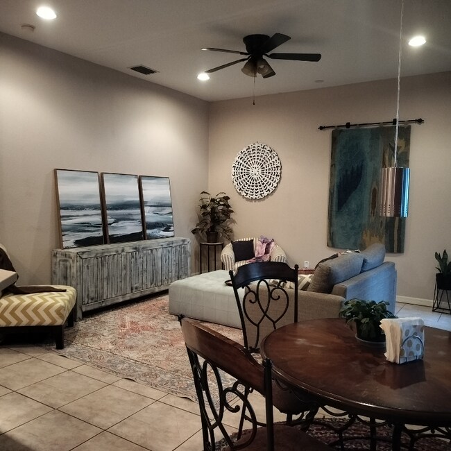 Photo - 12408 N Ola Ave Unidad 3