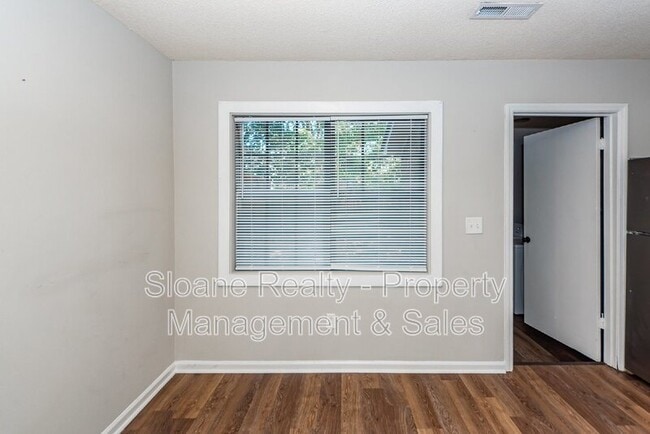 Photo - 296 Fleming Rd