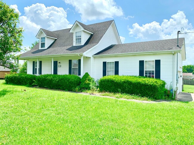 Building Photo - 605 Millie Dr