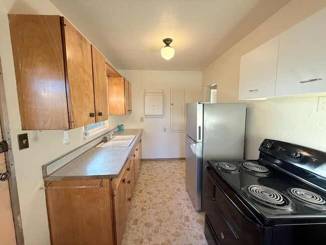 Photo - Vintage Charmer with Mountain View