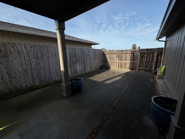 Photo - Charming 3 Bedroom 2 Bath home located in Humboldt Hill!