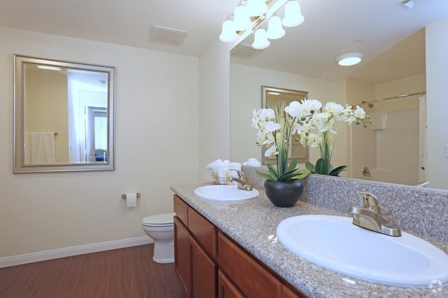 2 BR, 2 BA - 1000 SF