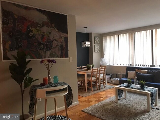 Building Photo - 522 21st St NW Unit 301