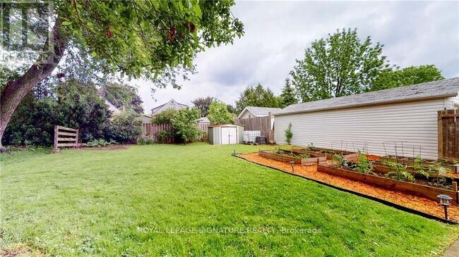 Photo - 282 E 18th St