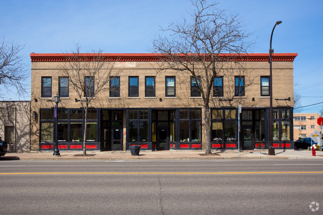 Building Photo - 2222 NE Central Ave Unit 4 Rental