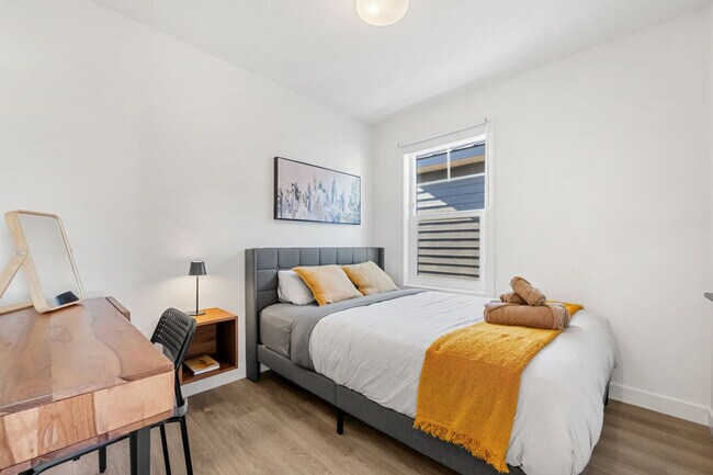 Photo - 2231-2281 81 St S W Unit ID1322112P