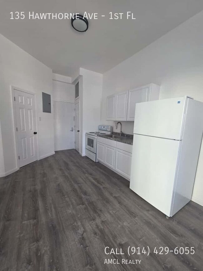 Building Photo - 135 Hawthorne Ave Unit 1st Fl