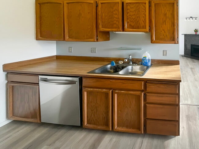 Photo - 221 McCarrey St