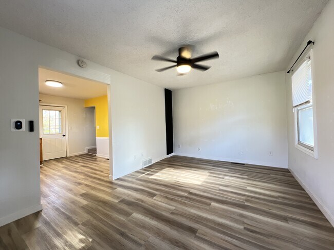 Photo - 579 W 16th St