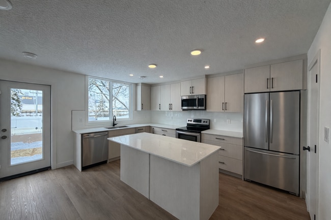 Building Photo - 11323-11106 106 St