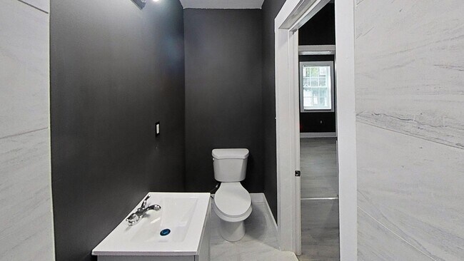 Photo - 860 Birch St