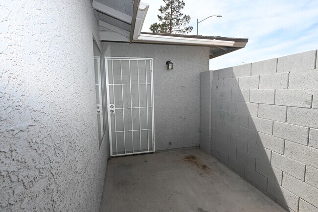 Photo - 2334 N Lamb Blvd Unidad A