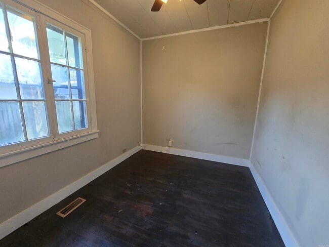 Photo - 407 Sullenberger Ave