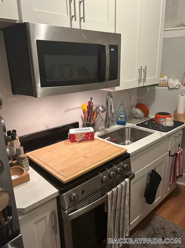 Building Photo - 583 Beacon St