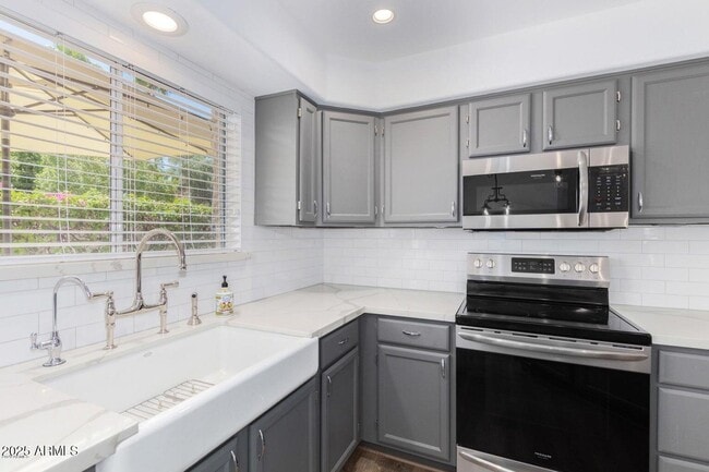 Photo - 8841 S 51st St