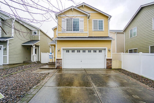 THREE BEDROOM NEAR VANCOUVER MALL - THREE BEDROOM NEAR VANCOUVER MALL House