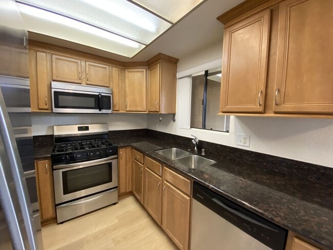 2 Bedroom, 2 Bath, Downstairs Condo! - 2 Bedroom, 2 Bath, Downstairs Condo!