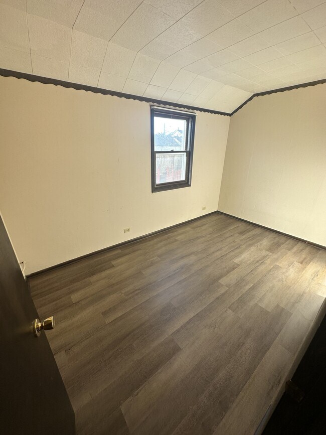 Photo - 909-911 Macarthur Dr Unit 911 A