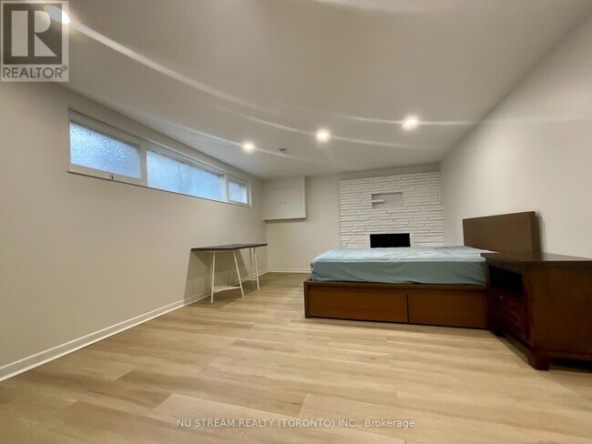 Photo - 260 Fisherville Rd