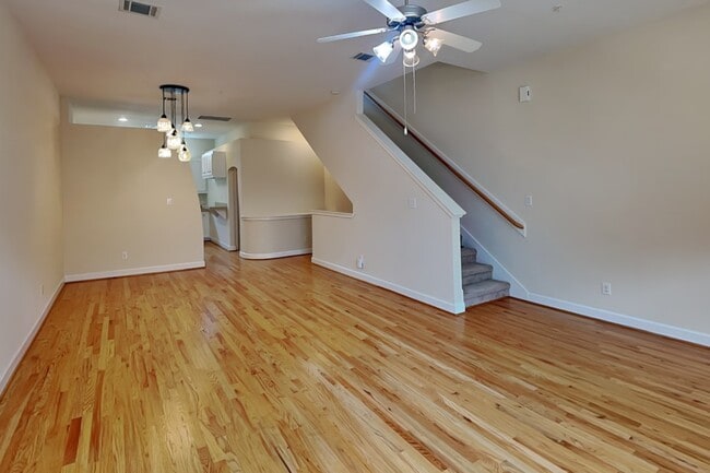 Photo - 648 Westcross St