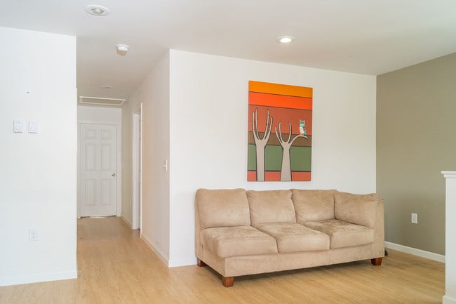 Photo - 648 Hudson St